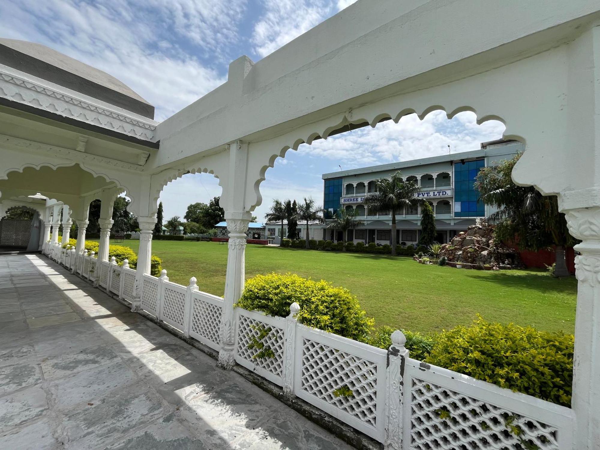 Sd Family Resort Club-Bar&Spa L Just 7Km From Shreenathji Nathdwara By Sk 966O9O1Oo6 Екстериор снимка